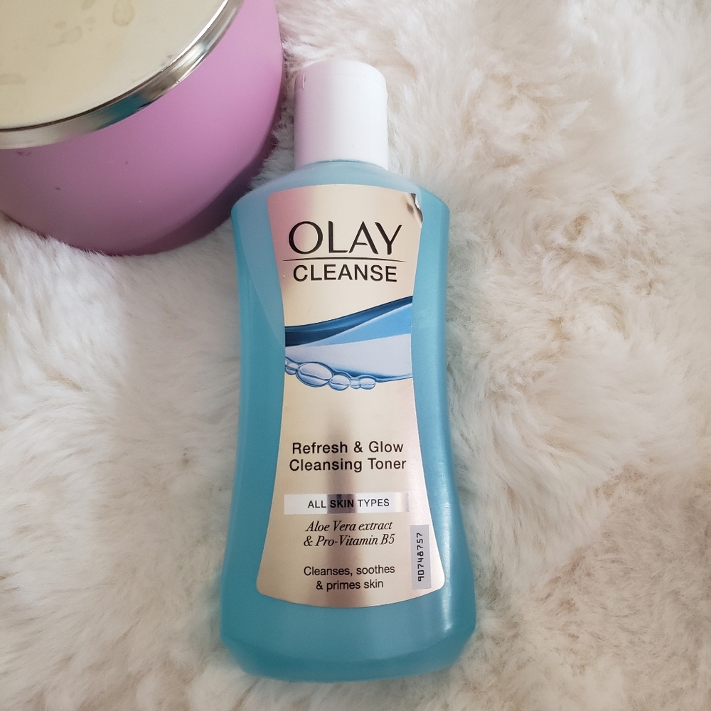 OLAY Cleanse Refresh & Glow Toner - Blue and White Bottle.